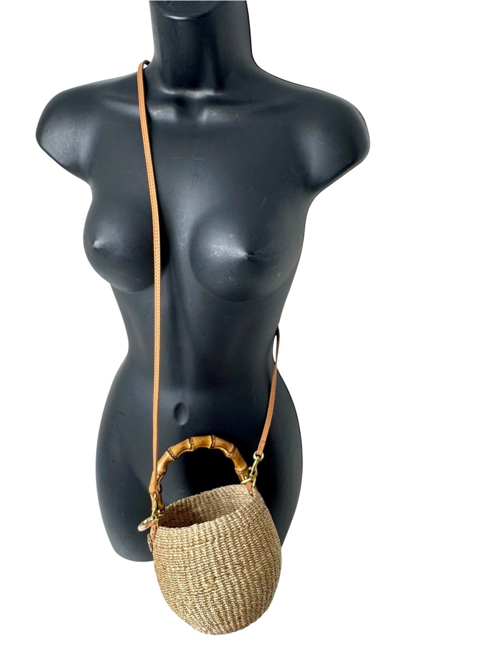 Clare V Pot de Miel ☀️ Tiny Straw Bag, Big Energy - Picture 7 of 15